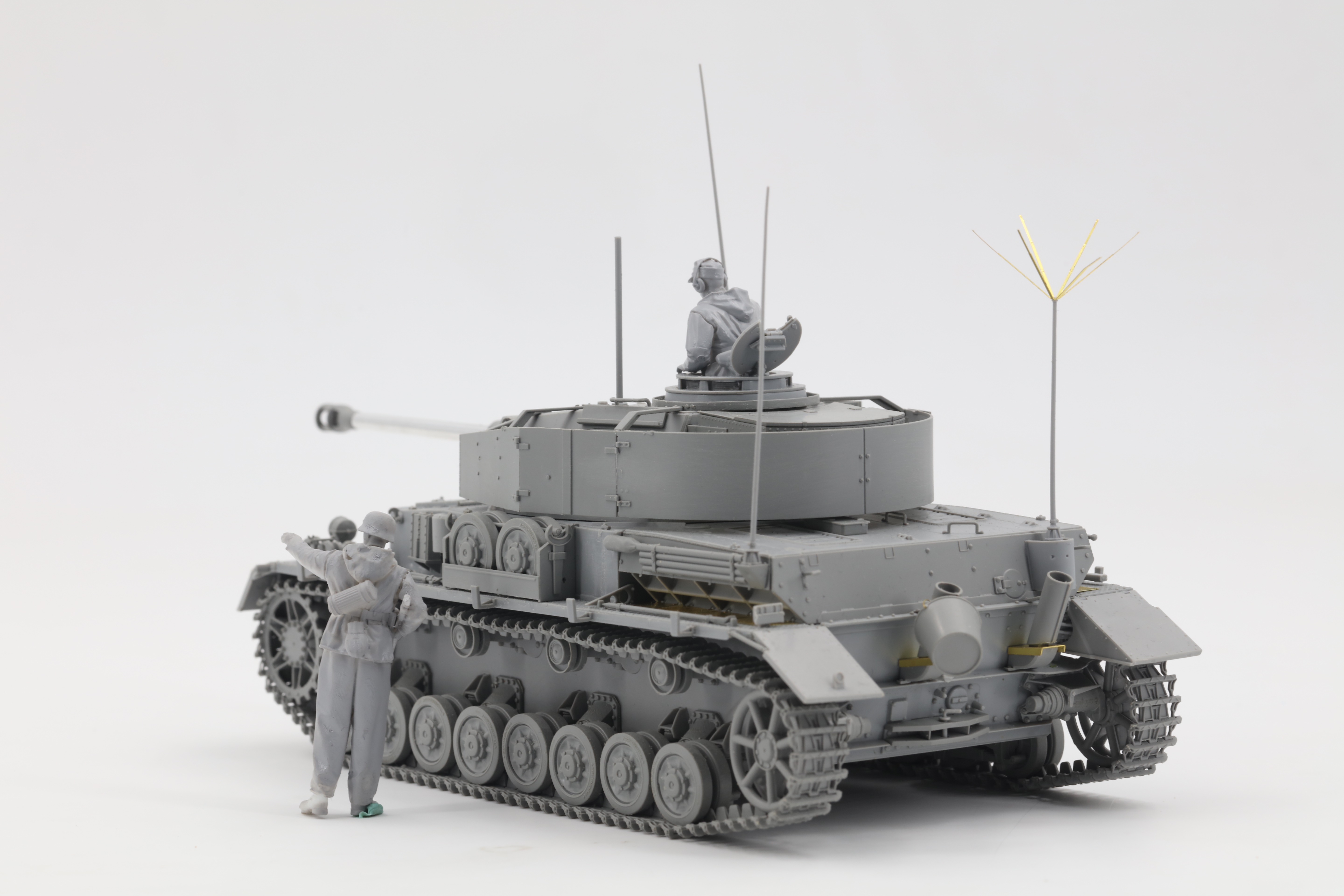 Pz.Beob.Wg. IV Ausf. J w/Commander&Infantry