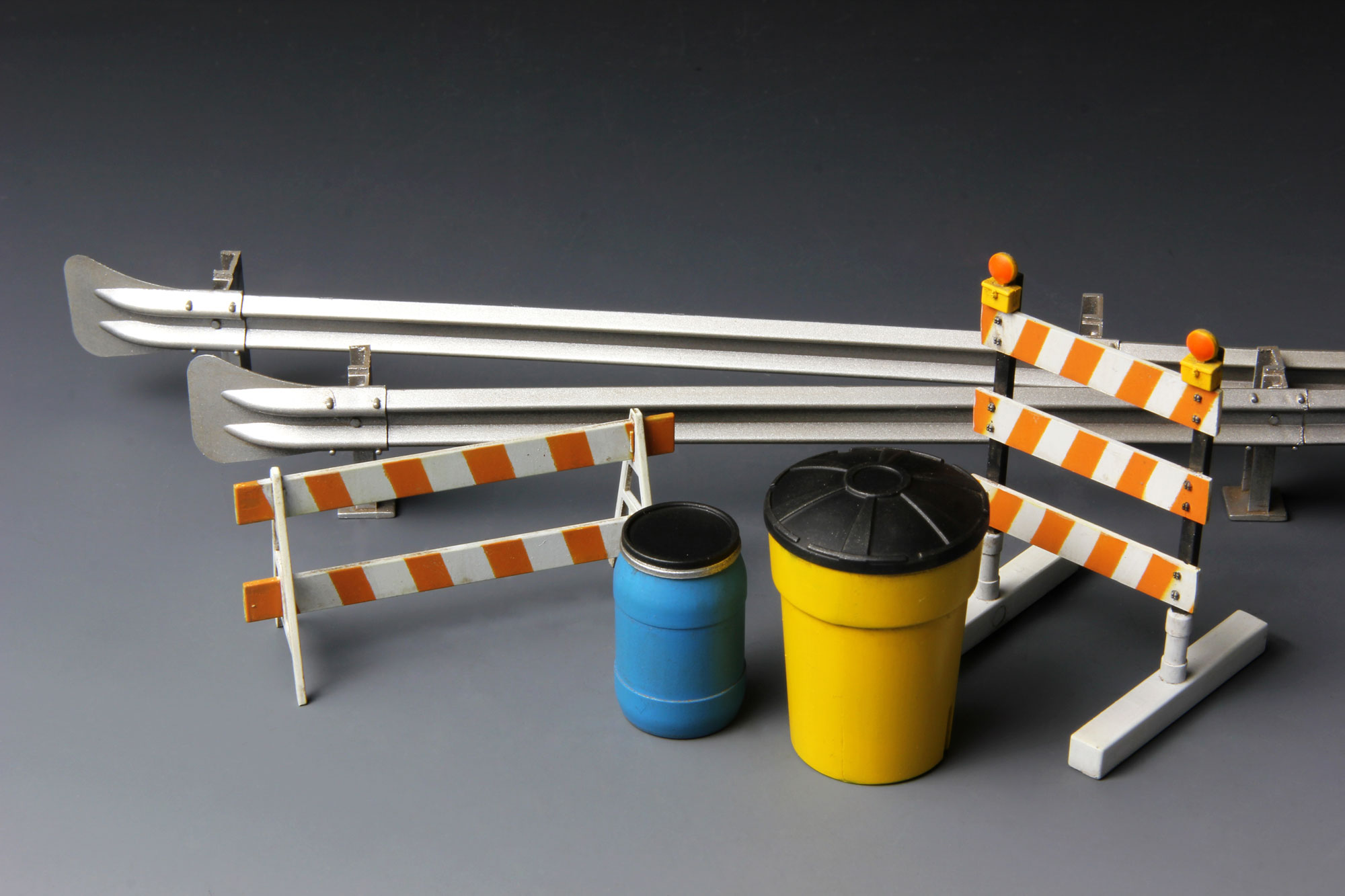 Barricades & Highway Guardrail